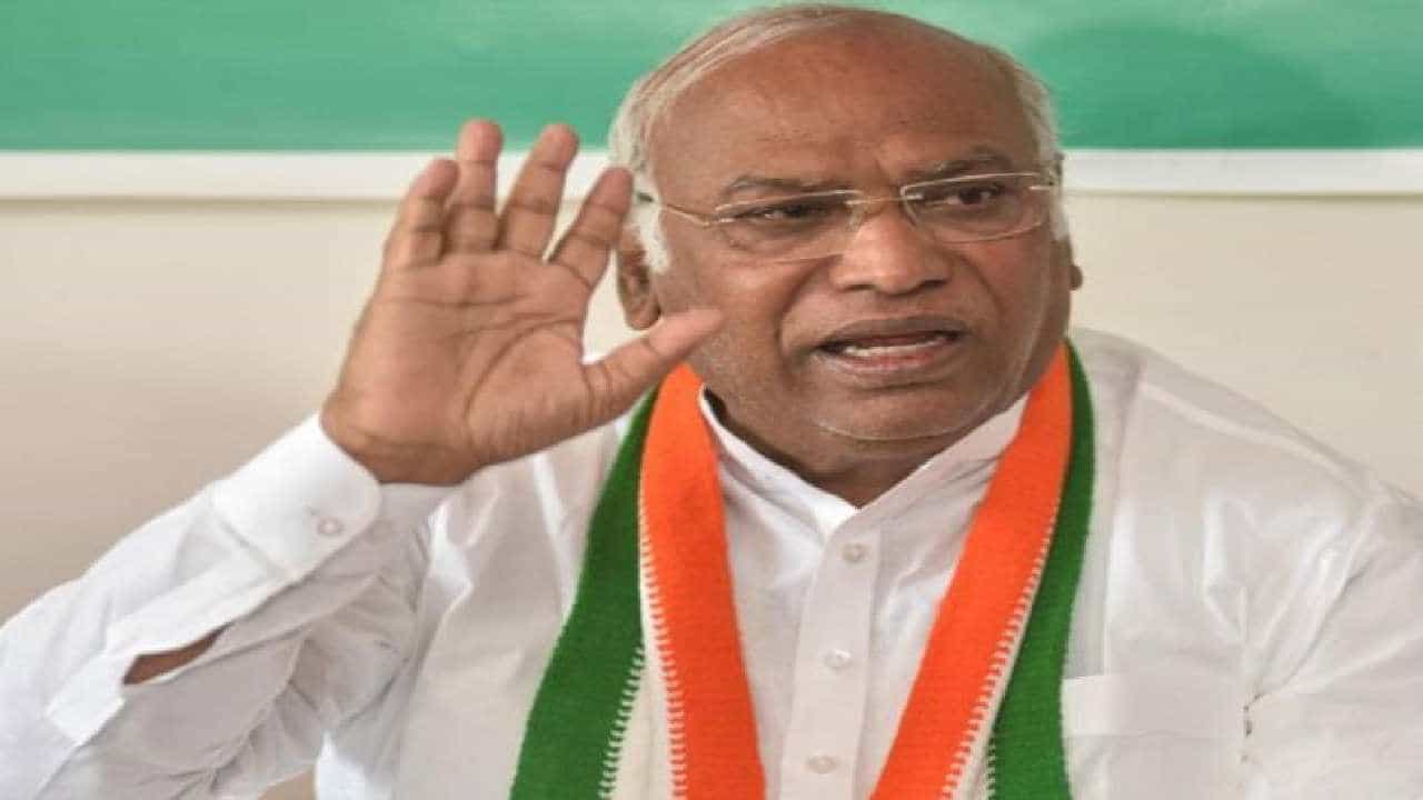 ಆರ್ಥಿಕವಾಗಿ ಹಿಂದುಳಿದವರಿಗೆ ಶೇ 10ರಷ್ಟು ಮೀಸಲಾತಿಯನ್ನು ‘ಸುಪ್ರೀಂ’ ಕೋರ್ಟ್ ಎತ್ತಿ ಹಿಡಿದಿದ್ದು ಸ್ವಾಗತಾರ್ಹ : ಮಲ್ಲಿಕಾರ್ಜುನ ಖರ್ಗೆ ಆರ್ಥಿಕವಾಗಿ ಹಿಂದುಳಿದವರಿಗೆ ಶೇ 10ರಷ್ಟು ಮೀಸಲಾತಿಯನ್ನು ‘ಸುಪ್ರೀಂ’ ಕೋರ್ಟ್ ಎತ್ತಿ ಹಿಡಿದಿದ್ದು ಸ್ವಾಗತಾರ್ಹ : ಮಲ್ಲಿಕಾರ್ಜುನ ಖರ್ಗೆ