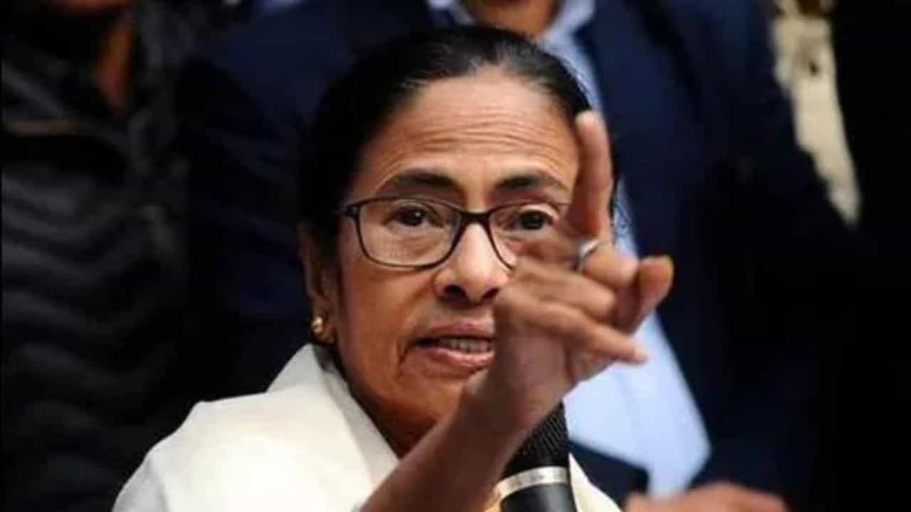 Mamata Banerjee: ಚುನಾವಣೆಗೂ ಮುನ್ನ ಬಿಜೆಪಿ ಚುನಾವಣಾ ಬಾಂಡ್ಗಳ ಮೂಲಕ ಭಾರಿ ಹಣ ಗಳಿಸುತ್ತಿದೆ: ಮಮತಾ ಬ್ಯಾನರ್ಜಿ Mamata Banerjee: ಚುನಾವಣೆಗೂ ಮುನ್ನ ಬಿಜೆಪಿ ಚುನಾವಣಾ ಬಾಂಡ್ಗಳ ಮೂಲಕ ಭಾರಿ ಹಣ ಗಳಿಸುತ್ತಿದೆ: ಮಮತಾ ಬ್ಯಾನರ್ಜಿ