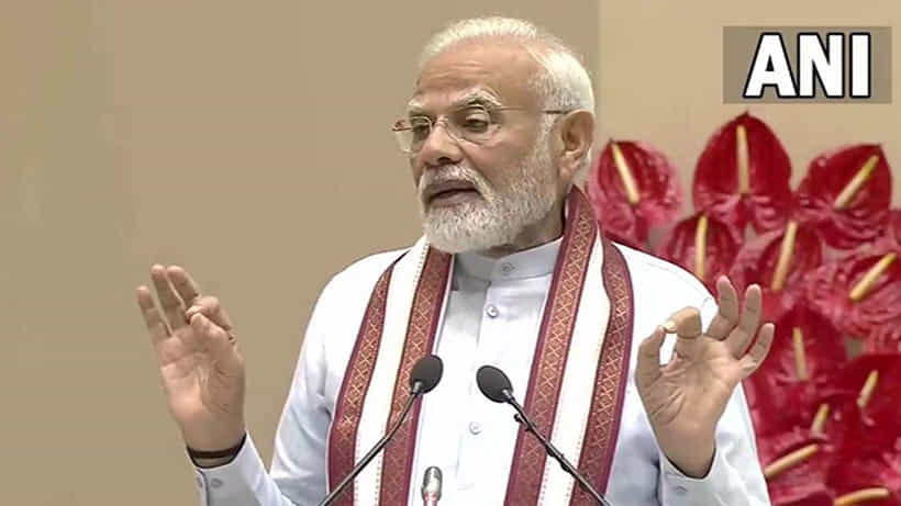 ಸ್ಲಂ ಪುನರ್ವಸತಿ ಯೋಜನೆಯಡಿ 3,024 ಫಲಾನುಭವಿಗಳಿಗೆ ಫ್ಲಾಟ್ ಹಸ್ತಾಂತರಿಸಿದ ಪ್ರಧಾನಿ ಮೋದಿ
