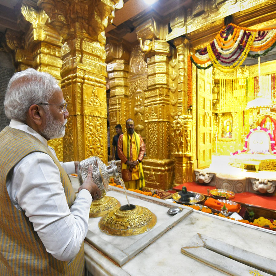 ಸೋಮನಾಥ ದೇವಾಲಯದಲ್ಲಿ  ಪೂಜೆ 