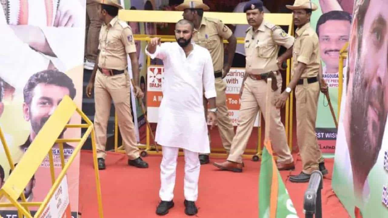 ಮೊಹಮ್ಮದ್ ನಲಪಾಡ್ಗೆ ಮತ್ತೆ ಸಂಕಷ್ಟ; ವಿದ್ವತ್ ಮೇಲೆ ಹಲ್ಲೆ ಪ್ರಕರಣದ ತನಿಖೆ ಮುಂದುವರಿಸಲು ಸೆಷನ್ಸ್ ಕೋರ್ಟ್ ನಿರ್ಧಾರ ಮೊಹಮ್ಮದ್ ನಲಪಾಡ್ಗೆ ಮತ್ತೆ ಸಂಕಷ್ಟ; ವಿದ್ವತ್ ಮೇಲೆ ಹಲ್ಲೆ ಪ್ರಕರಣದ ತನಿಖೆ ಮುಂದುವರಿಸಲು ಸೆಷನ್ಸ್ ಕೋರ್ಟ್ ನಿರ್ಧಾರ