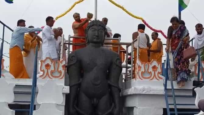 Mysuru Bahubali Mahamastakabhisheka: 18 ಅಡಿ ಎತ್ತರದ ಬಾಹುಬಲಿ ಮೂರ್ತಿಗೆ 18 ಬಗೆಯ ಅಭಿಷೇಕ