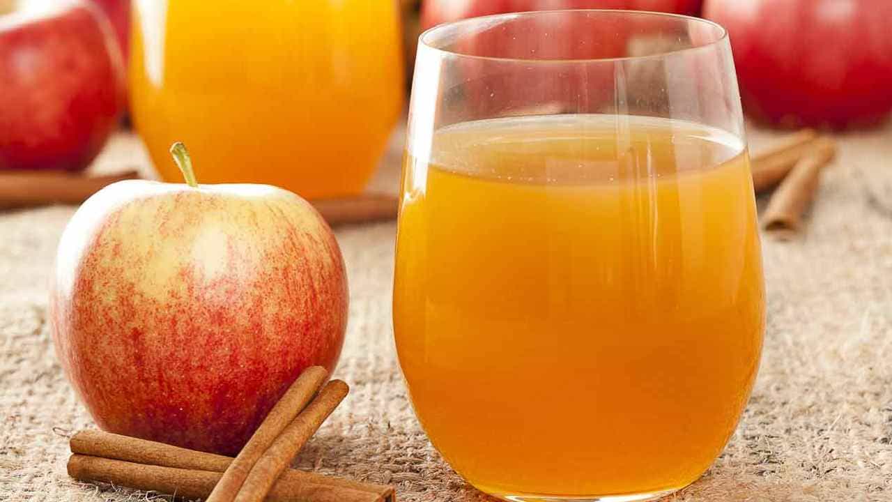 Apple Juice: ತೂಕ ಕಡಿಮೆ ಮಾಡಿಕೊಳ್ಳ ಬಯಸುವವರು ಖಾಲಿ ಹೊಟ್ಟೆಯಲ್ಲಿ ಈ ಹಣ್ಣಿನ ಜ್ಯೂಸ್ ಕುಡಿಯಿರಿ! Apple Juice: ತೂಕ ಕಡಿಮೆ ಮಾಡಿಕೊಳ್ಳ ಬಯಸುವವರು ಖಾಲಿ ಹೊಟ್ಟೆಯಲ್ಲಿ ಈ ಹಣ್ಣಿನ ಜ್ಯೂಸ್ ಕುಡಿಯಿರಿ!