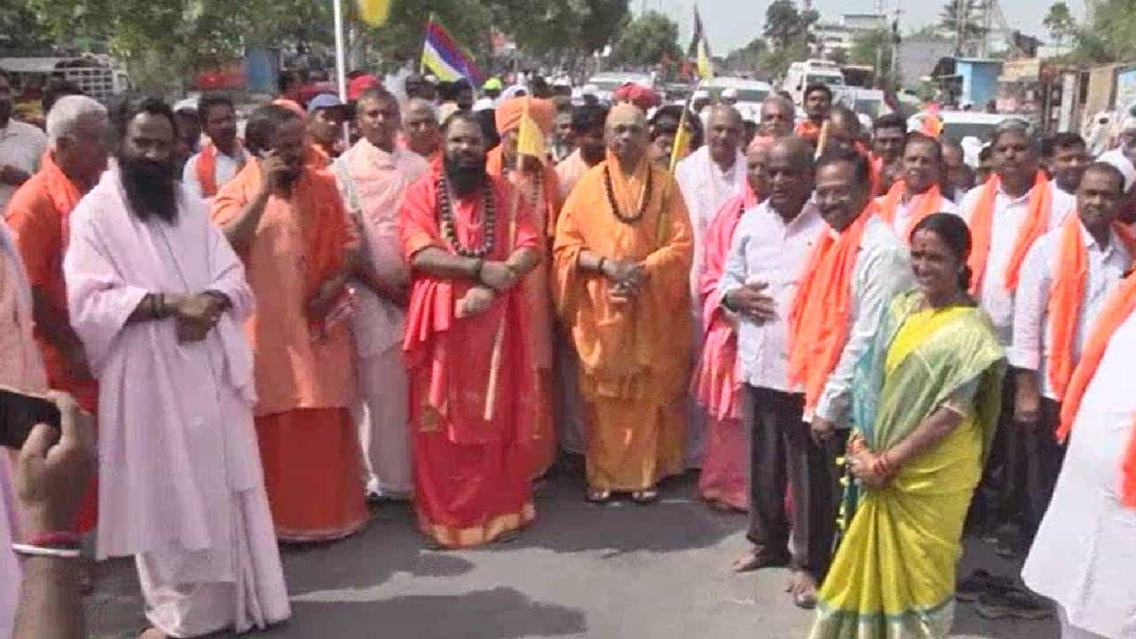 ಕರ್ನಾಟಕದಲ್ಲಿ ಕೊನೆಗೊಂಡ ಶ್ರೀಶೈಲ ಜಗದ್ಗುರುಗಳ ಪಾದಯಾತ್ರೆ
