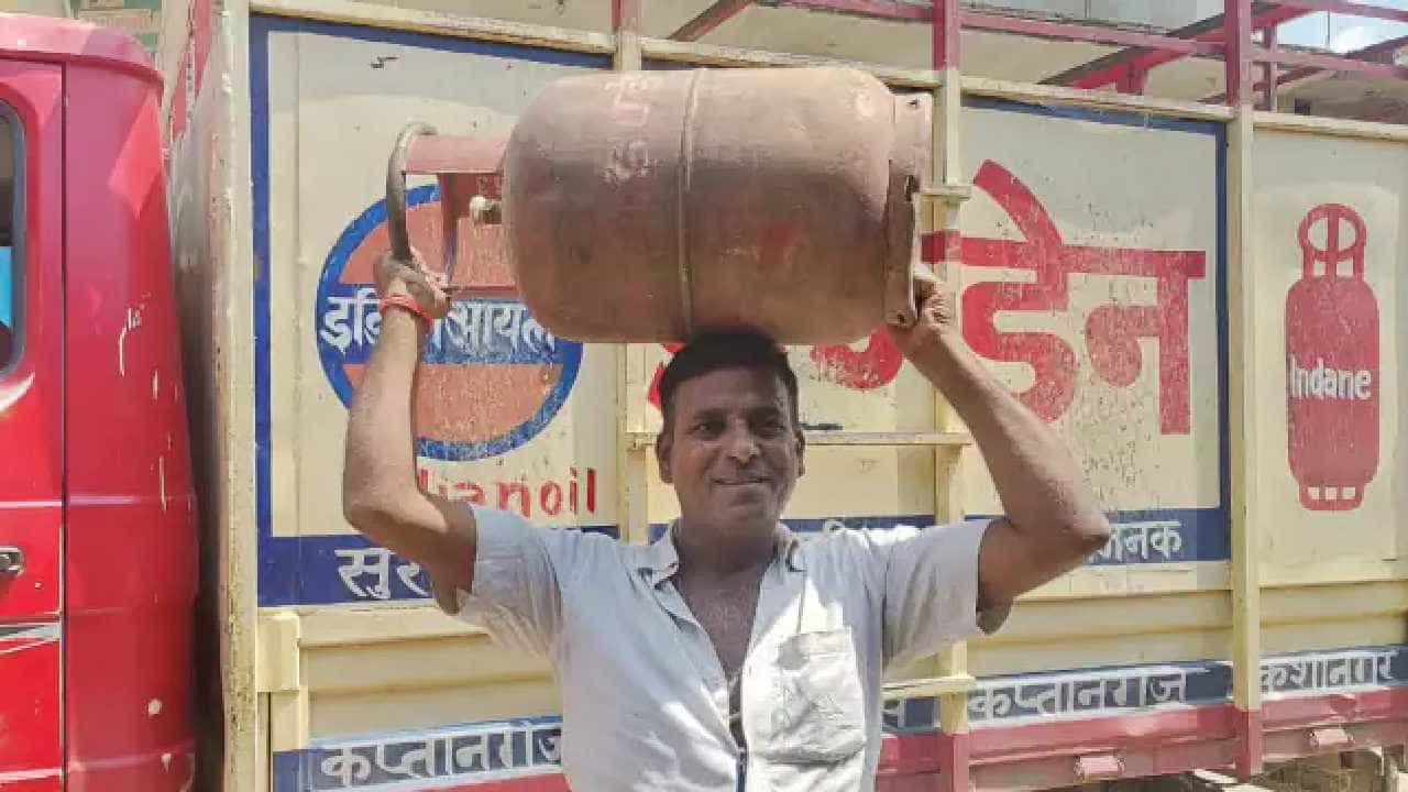 LPG Cylinder Price: ಎಲ್ಪಿಜಿ ಸಿಲಿಂಡರ್ ಬೆಲೆಯಲ್ಲಿ ಇಳಿಕೆ; ನಿಮ್ಮ ನಗರದಲ್ಲಿ ಬೆಲೆ ಎಷ್ಟು? LPG Cylinder Price: ಎಲ್ಪಿಜಿ ಸಿಲಿಂಡರ್ ಬೆಲೆಯಲ್ಲಿ ಇಳಿಕೆ; ನಿಮ್ಮ ನಗರದಲ್ಲಿ ಬೆಲೆ ಎಷ್ಟು?