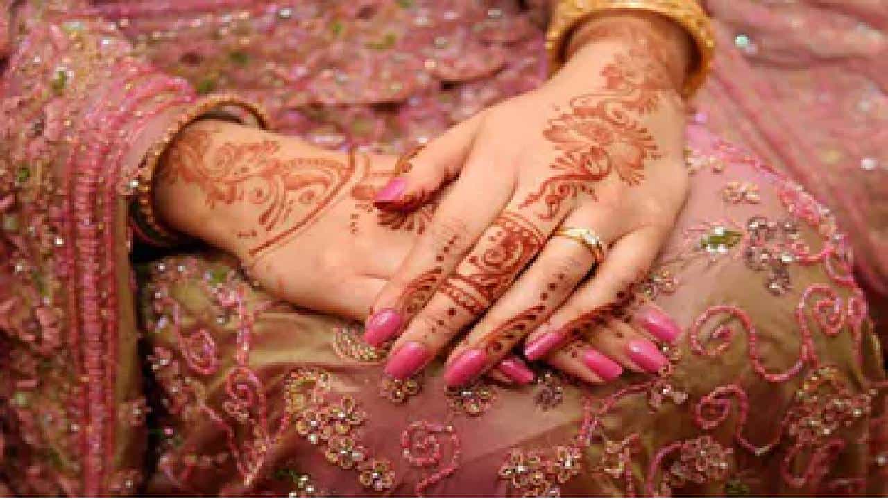 Wife ಎಂದರೆ ಪತ್ನಿ ಎಂದರ್ಥ ಅಲ್ವಂತೆ! ಹಾಗಾದ್ರೆ Wife ಎಂಬ ಪದದ ಅರ್ಥವೇನು? ಈ ಶಬ್ದ ಹುಟ್ಟಿಕೊಂಡಿದ್ದೆಲ್ಲಿಂದ? Wife ಎಂದರೆ ಪತ್ನಿ ಎಂದರ್ಥ ಅಲ್ವಂತೆ! ಹಾಗಾದ್ರೆ Wife ಎಂಬ ಪದದ ಅರ್ಥವೇನು? ಈ ಶಬ್ದ ಹುಟ್ಟಿಕೊಂಡಿದ್ದೆಲ್ಲಿಂದ?