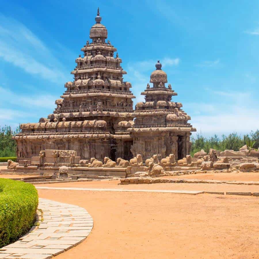 ತಮಿಳುನಾಡಿನ ಮಹಾಬಲಿಪುರಂ ನಗರವು ಸಮುದ್ರ ತೀರದಲ್ಲಿದೆ. ಈ ಪ್ರಾಚೀನ ನಗರದ ಇತಿಹಾಸ ಪ್ರಸಿದ್ಧವಾದುದು. ಈ ನಗರವು ಭವ್ಯವಾದ ದೇವಾಲಯಗಳಿಗೆ ಹೆಸರುವಾಸಿಯಾಗಿದೆ. ಮಹಾಬಲಿಪುರಂನ ಜನಪ್ರಿಯತೆ ವೇಗವಾಗಿ ಹೆಚ್ಚುತ್ತಿದ್ದು, ಪ್ರತಿ ವರ್ಷ ಇಲ್ಲಿಗೆ ಹೆಚ್ಚಿನ ಸಂಖ್ಯೆಯಲ್ಲಿ ಜನರು ಭೇಟಿ ನೀಡುತ್ತಾರೆ. ಭಾರತದ ಪ್ರವಾಸೋದ್ಯಮ ಅಂಕಿಅಂಶಗಳು 2022ರ ಪ್ರಕಾರ, 2021-22ರಲ್ಲಿ ಹೆಚ್ಚಿನ ಸಂಖ್ಯೆಯ ವಿದೇಶಿ ಪ್ರವಾಸಿಗರು ಮಹಾಬಲಿಪುರಂಗೆ ಬಂದಿದ್ದಾರೆ.