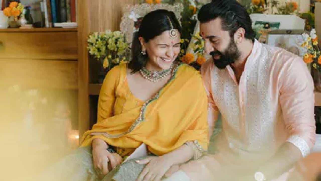 Breaking: ನಟ ರಣ್ಬೀರ್ ಕಪೂರ್ ಆಲಿಯಾ ದಂಪತಿಗೆ ಹೆಣ್ಣು ಮಗು ಜನನ Breaking: ನಟ ರಣ್ಬೀರ್ ಕಪೂರ್ ಆಲಿಯಾ ದಂಪತಿಗೆ ಹೆಣ್ಣು ಮಗು ಜನನ