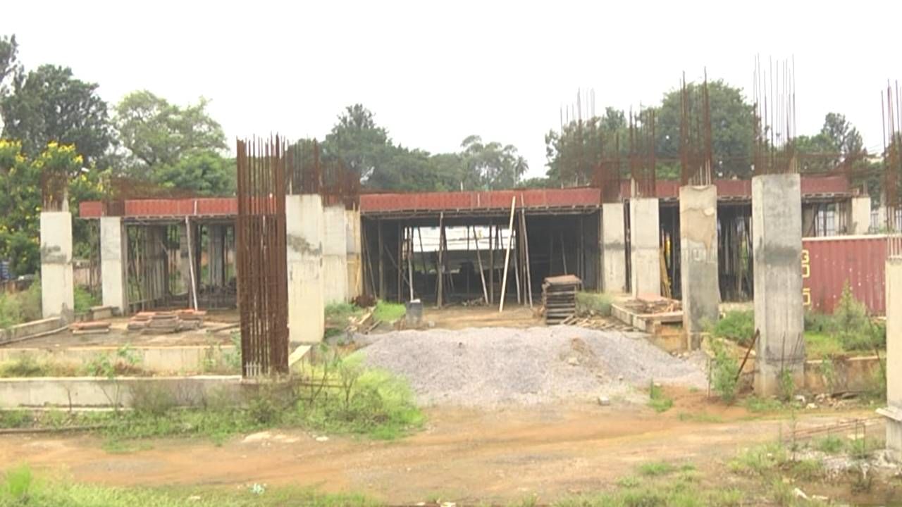 ಪಾಳು ಕೊಂಪೆಯಂತಾದ ನೆಲಮಂಗಲ ನಗರದ ಬಹು ನೀರಿಕ್ಷಿತ ಹೈಟೆಕ್ ಬಸ್ ಸ್ಟ್ಯಾಂಡ್ ಪಾಳು ಕೊಂಪೆಯಂತಾದ ನೆಲಮಂಗಲ ನಗರದ ಬಹು ನೀರಿಕ್ಷಿತ ಹೈಟೆಕ್ ಬಸ್ ಸ್ಟ್ಯಾಂಡ್