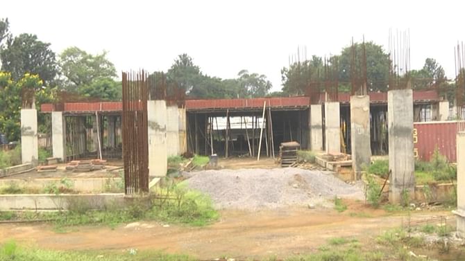 ಪಾಳು ಕೊಂಪೆಯಂತಾದ ನೆಲಮಂಗಲ ನಗರದ ಬಹು ನೀರಿಕ್ಷಿತ ಹೈಟೆಕ್ ಬಸ್ ಸ್ಟ್ಯಾಂಡ್ ಪಾಳು ಕೊಂಪೆಯಂತಾದ ನೆಲಮಂಗಲ ನಗರದ ಬಹು ನೀರಿಕ್ಷಿತ ಹೈಟೆಕ್ ಬಸ್ ಸ್ಟ್ಯಾಂಡ್