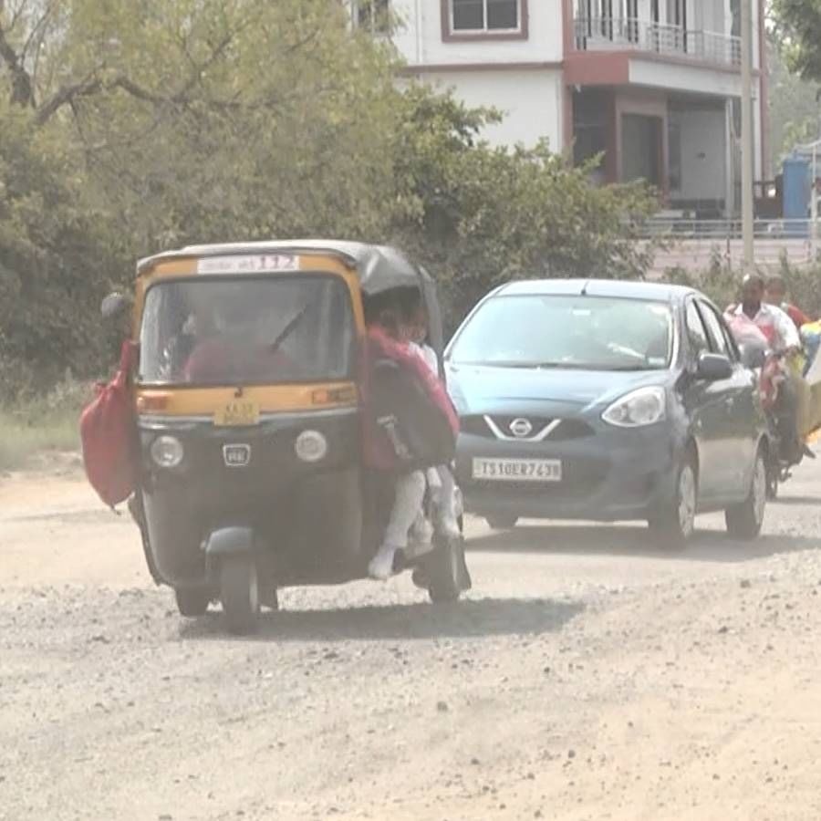 Yadgiri Potholes on main roads in Yadgir city news in kannada
