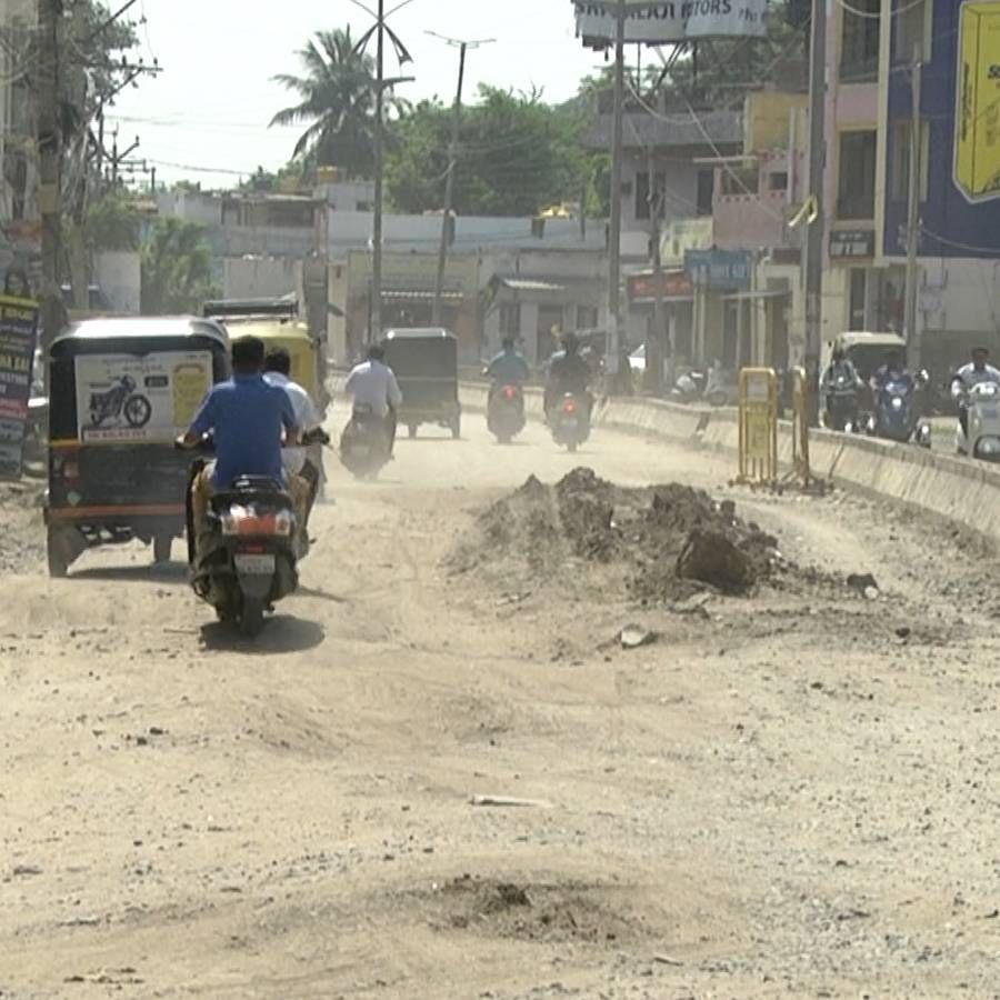 Ballari Public anger against the municipal corporation People came forward to road repair Ballari news in kannada
