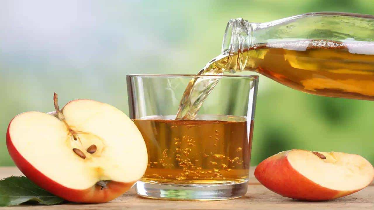 Apple Juice: ಬೆಳಗ್ಗೆ ಖಾಲಿ ಹೊಟ್ಟೆಯಲ್ಲಿ ಸೇಬಿನ ರಸ ಕುಡಿಯುವುದರಿಂದ ಆರೋಗ್ಯಕ್ಕೆ ಹೇಗೆಲ್ಲಾ ಪ್ರಯೋಜನವಾಗಲಿದೆ ತಿಳಿಯಿರಿ Apple Juice: ಬೆಳಗ್ಗೆ ಖಾಲಿ ಹೊಟ್ಟೆಯಲ್ಲಿ ಸೇಬಿನ ರಸ ಕುಡಿಯುವುದರಿಂದ ಆರೋಗ್ಯಕ್ಕೆ ಹೇಗೆಲ್ಲಾ ಪ್ರಯೋಜನವಾಗಲಿದೆ ತಿಳಿಯಿರಿ