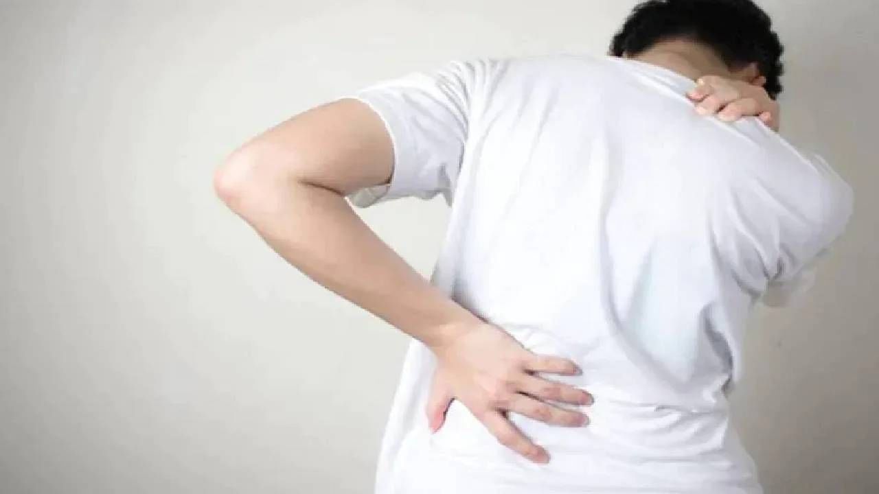 Back Pain: ನಿಮಗೆ ಬೆನ್ನು ನೋವಿನ ಸಮಸ್ಯೆಯೇ? ಹಾಗಾದ್ರೆ ನೋವು ದೂರ ಮಾಡುವ ವಿಧಾನಗಳ ಬಗ್ಗೆ ತಿಳಿಯಲೇಬೇಕು