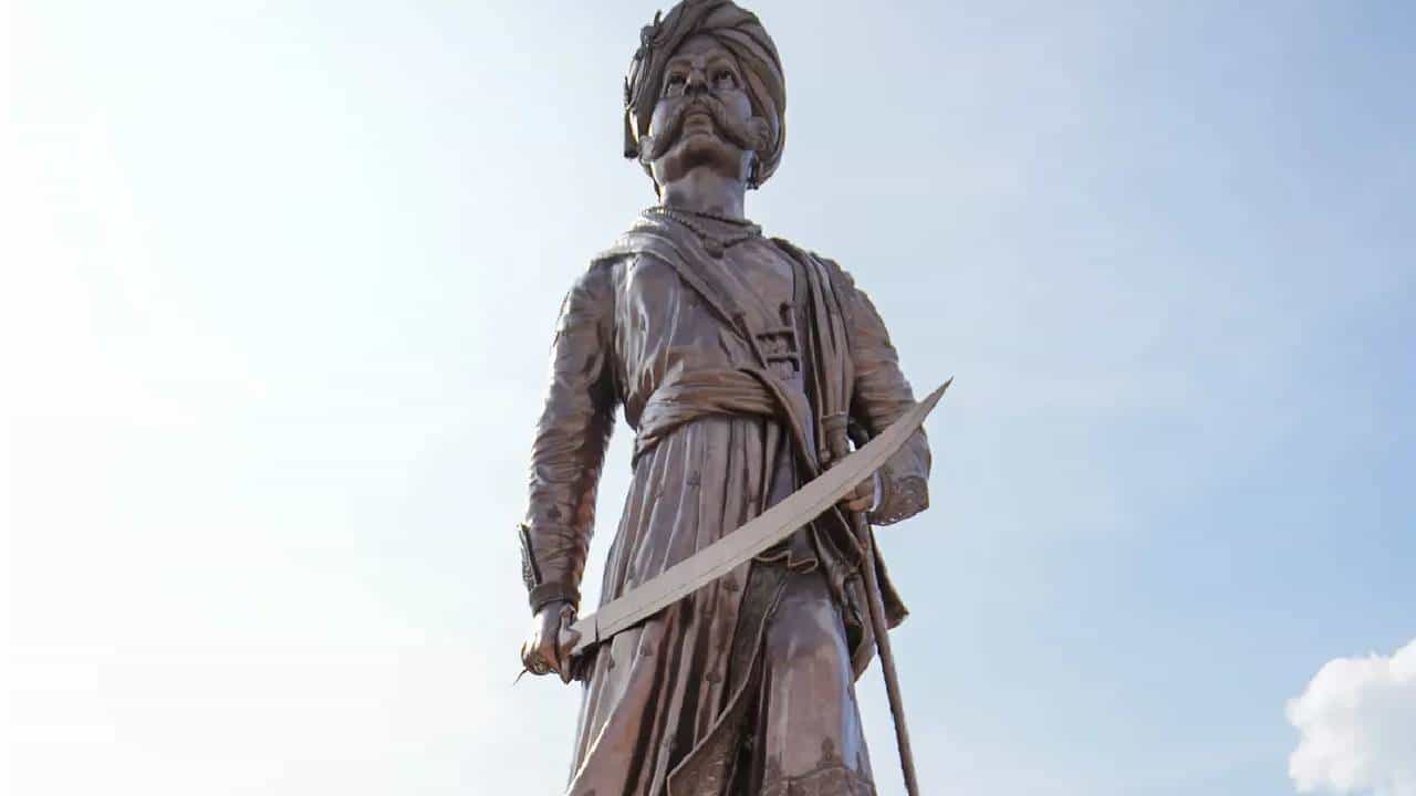 Kempegowda Statue: ಕೆಂಪೇಗೌಡ ಅಂತಾರಾಷ್ಟ್ರೀಯ ವಿಮಾನ ನಿಲ್ದಾಣದಲ್ಲಿ ಕೆಂಪೇಗೌಡರ ಬೃಹತ್ ಕಂಚಿನ ಪ್ರತಿಮೆ ಅನಾವರಣಗೊಳಿಸಿದ ಪ್ರಧಾನಿ ಮೋದಿ Kempegowda Statue: ಕೆಂಪೇಗೌಡ ಅಂತಾರಾಷ್ಟ್ರೀಯ ವಿಮಾನ ನಿಲ್ದಾಣದಲ್ಲಿ ಕೆಂಪೇಗೌಡರ ಬೃಹತ್ ಕಂಚಿನ ಪ್ರತಿಮೆ ಅನಾವರಣಗೊಳಿಸಿದ ಪ್ರಧಾನಿ ಮೋದಿ