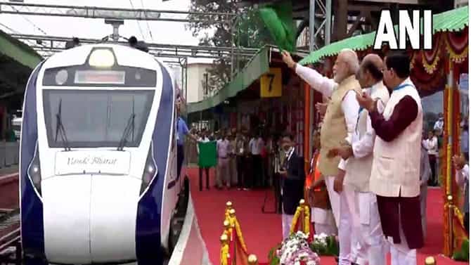 In Pics: ಬೆಂಗಳೂರಿನಲ್ಲಿ ಪ್ರಧಾನಿ ಮೋದಿಯಿಂದ ವಿವಿಧ ಕಾರ್ಯಕ್ರಮಗಳಿಗೆ ಚಾಲನೆ