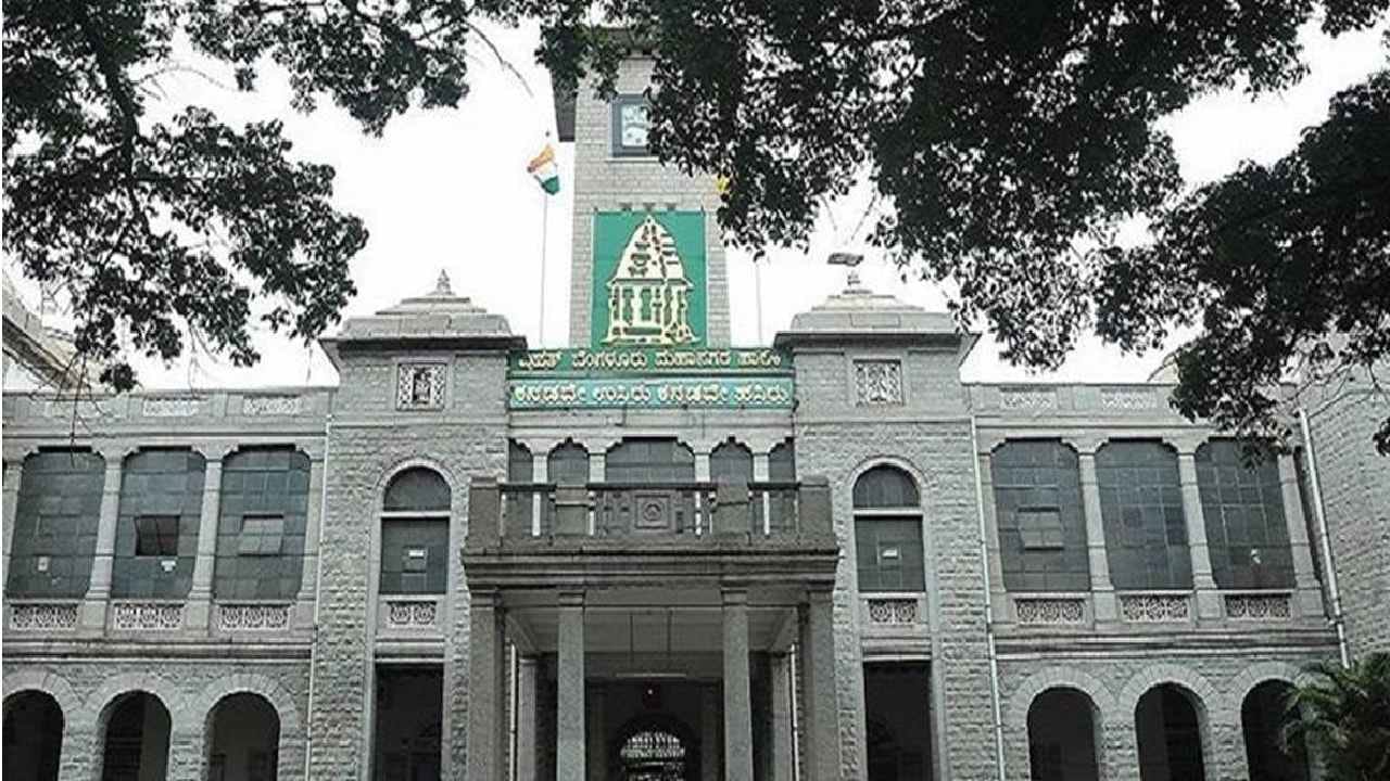 ಮೋದಿ ಪ್ರಯಾಣ ಮಾರ್ಗದಲ್ಲಿ ಬದಲಾವಣೆ; ಈ ರಸ್ತೆಯನ್ನು ಅಗೆದಿಟ್ಟು ಪಕ್ಕದ ರಸ್ತೆಗೆ ಡಾಂಬರೀಕರಣ ಮಾಡಿದ ಬಿಬಿಎಂಪಿ