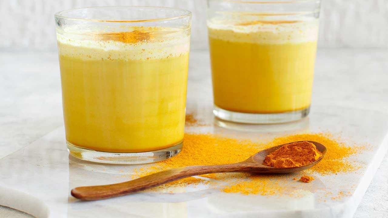 Turmeric Milk: ಚಳಿಗಾಲದಲ್ಲಿ ಅರಿಶಿನ ಹಾಲನ್ನು ಕುಡಿಯಬೇಡಿ, ಆರೋಗ್ಯ ಹದಗೆಡಬಹುದು Turmeric Milk: ಚಳಿಗಾಲದಲ್ಲಿ ಅರಿಶಿನ ಹಾಲನ್ನು ಕುಡಿಯಬೇಡಿ, ಆರೋಗ್ಯ ಹದಗೆಡಬಹುದು