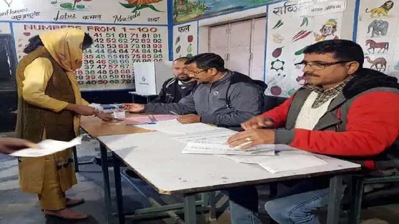 Gujarat Assembly Elections 2022: ಊರಿಗೆ ರೈಲಿಲ್ಲ ಅಂದ್ರೆ ನಿಮಗೆ ಓಟೂ ಇಲ್ಲ, ಚುನಾವಣೆ ಬಹಿಷ್ಕಾರಕ್ಕೆ ಕರೆಕೊಟ್ಟ 18 ಗ್ರಾಮಗಳು Gujarat Assembly Elections 2022: ಊರಿಗೆ ರೈಲಿಲ್ಲ ಅಂದ್ರೆ ನಿಮಗೆ ಓಟೂ ಇಲ್ಲ, ಚುನಾವಣೆ ಬಹಿಷ್ಕಾರಕ್ಕೆ ಕರೆಕೊಟ್ಟ 18 ಗ್ರಾಮಗಳು