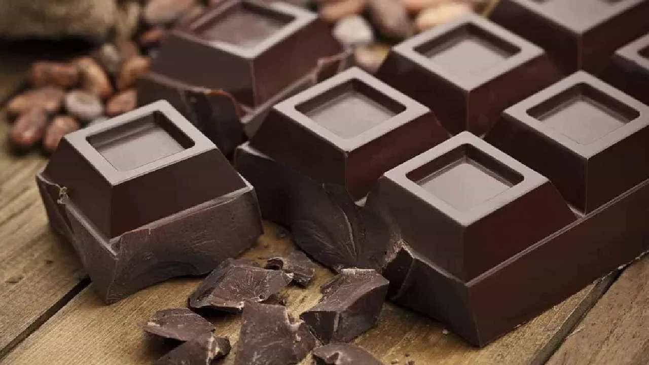 Dark Chocolates: ಡಾರ್ಕ್ ಚಾಕೊಲೇಟ್ ತಿನ್ನುವುದರಿಂದ ನೀವು ತೂಕ ಕಡಿಮೆ ಮಾಡಿಕೊಳ್ಳಬಹುದೇ? Dark Chocolates: ಡಾರ್ಕ್ ಚಾಕೊಲೇಟ್ ತಿನ್ನುವುದರಿಂದ ನೀವು ತೂಕ ಕಡಿಮೆ ಮಾಡಿಕೊಳ್ಳಬಹುದೇ?