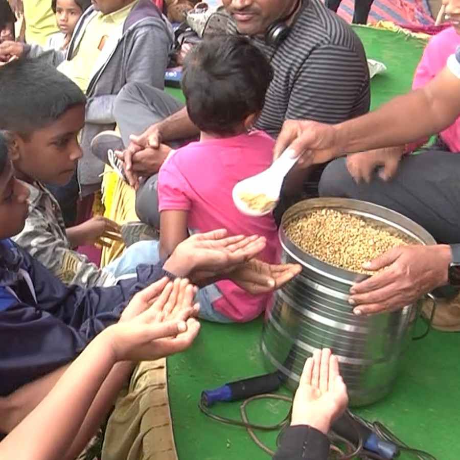 Haveri Desi sports Parents and teachers dance with children haveri news in kannada
