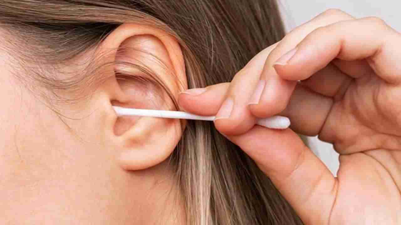 Earwax: ಇಯರ್ ವ್ಯಾಕ್ಸ್​ ಅನ್ನು ಹತ್ತಿಯ ಬಡ್ಸ್​ಗಳಿಂದ ಸ್ವಚ್ಛಗೊಳಿಸುವುದು ಸರಿಯೇ ಅಥವಾ ತಪ್ಪೇ? ಸರಿಯಾದ ಮಾರ್ಗ ಯಾವುದು?