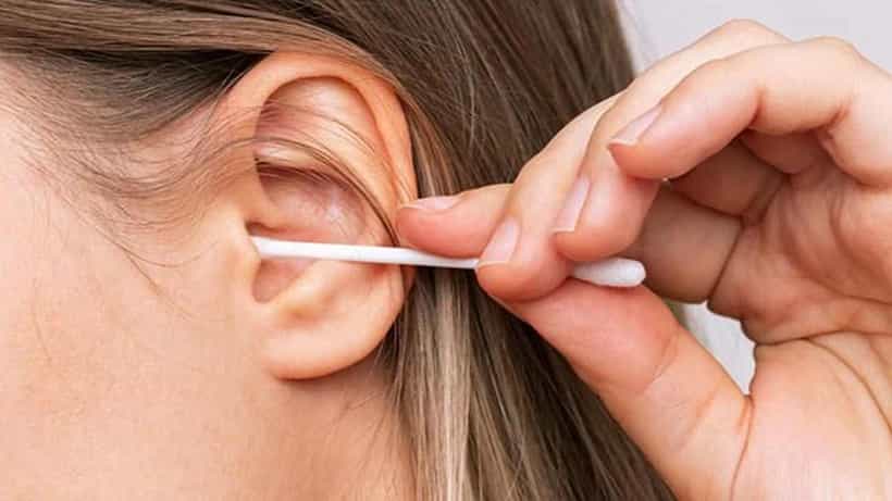 Earwax: ಇಯರ್ ವ್ಯಾಕ್ಸ್ ಅನ್ನು ಹತ್ತಿಯ ಬಡ್ಸ್ಗಳಿಂದ ಸ್ವಚ್ಛಗೊಳಿಸುವುದು ಸರಿಯೇ ಅಥವಾ ತಪ್ಪೇ? ಸರಿಯಾದ ಮಾರ್ಗ ಯಾವುದು?