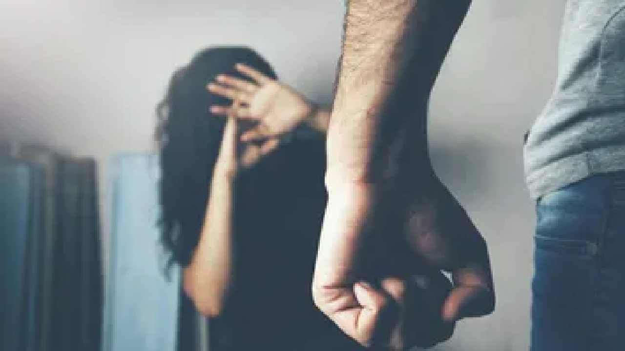 Relationship: ಬೆಟ್ಟದಷ್ಟು ಪ್ರೀತಿ ಮಾಡುವ ಸಂಗಾತಿಯು ಹಿಂಸಾತ್ಮಕ ಮತ್ತು ಆಕ್ರಮಣಕಾರಿ ರೂಪ ತಾಳುವುದೇಕೆ? ಮನಃಶಾಸ್ತ್ರಜ್ಞರು ಏನಂತಾರೆ? Relationship: ಬೆಟ್ಟದಷ್ಟು ಪ್ರೀತಿ ಮಾಡುವ ಸಂಗಾತಿಯು ಹಿಂಸಾತ್ಮಕ ಮತ್ತು ಆಕ್ರಮಣಕಾರಿ ರೂಪ ತಾಳುವುದೇಕೆ? ಮನಃಶಾಸ್ತ್ರಜ್ಞರು ಏನಂತಾರೆ?