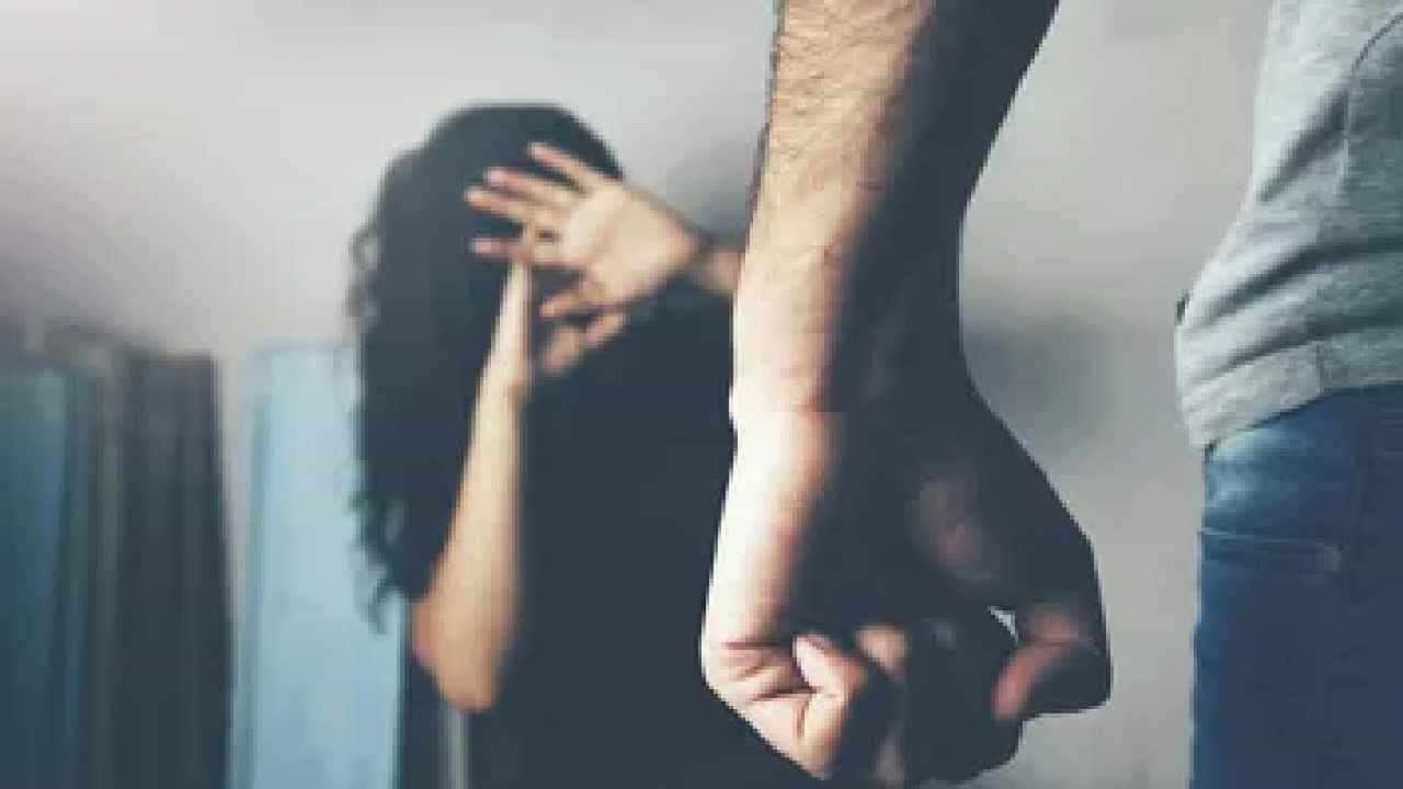 Relationship: ಬೆಟ್ಟದಷ್ಟು ಪ್ರೀತಿ ಮಾಡುವ ಸಂಗಾತಿಯು ಹಿಂಸಾತ್ಮಕ ಮತ್ತು ಆಕ್ರಮಣಕಾರಿ ರೂಪ ತಾಳುವುದೇಕೆ? ಮನಃಶಾಸ್ತ್ರಜ್ಞರು ಏನಂತಾರೆ? Relationship: ಬೆಟ್ಟದಷ್ಟು ಪ್ರೀತಿ ಮಾಡುವ ಸಂಗಾತಿಯು ಹಿಂಸಾತ್ಮಕ ಮತ್ತು ಆಕ್ರಮಣಕಾರಿ ರೂಪ ತಾಳುವುದೇಕೆ? ಮನಃಶಾಸ್ತ್ರಜ್ಞರು ಏನಂತಾರೆ?