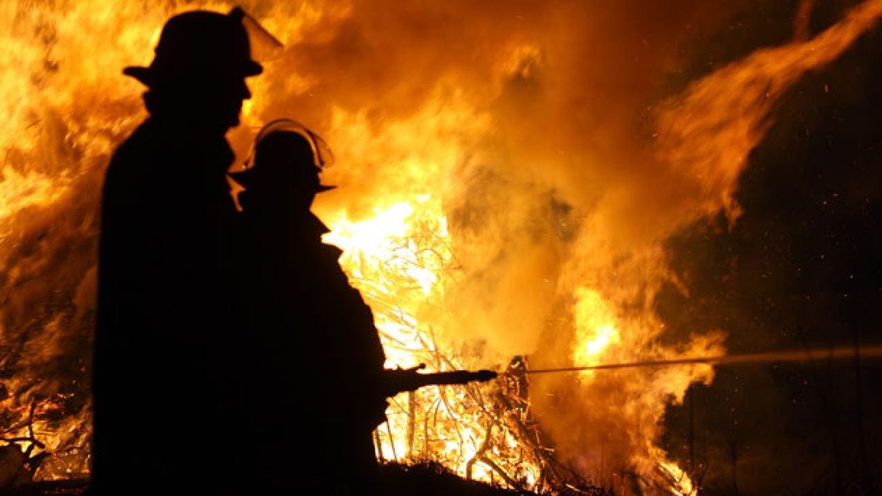 ಚೀನಾದ ಫ್ಯಾಕ್ಟರಿಯಲ್ಲಿ ಭಾರೀ ಬೆಂಕಿ ಅವಘಡ; 36 ಜನ ಸಾವು, ಇಬ್ಬರು ನಾಪತ್ತೆ ಚೀನಾದ ಫ್ಯಾಕ್ಟರಿಯಲ್ಲಿ ಭಾರೀ ಬೆಂಕಿ ಅವಘಡ; 36 ಜನ ಸಾವು, ಇಬ್ಬರು ನಾಪತ್ತೆ