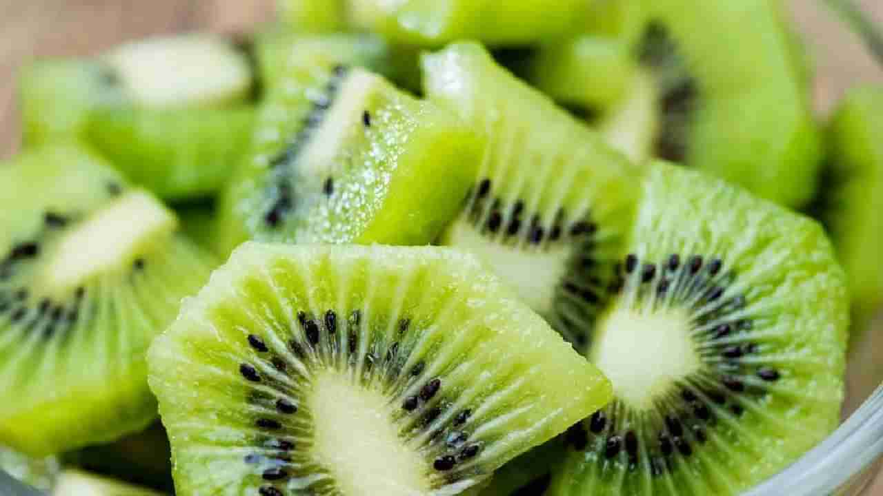 Kiwi Fruits Benefits: ಕಿವಿ ಹಣ್ಣುಗಳನ್ನು ತಿನ್ನುವುದರಿಂದ ಈ ವಿಟಮಿನ್‌ನ ಕೊರತೆ ನೀಗುತ್ತದೆ, ರೋಗಗಳ ಅಪಾಯವೂ ಕಡಿಮೆ