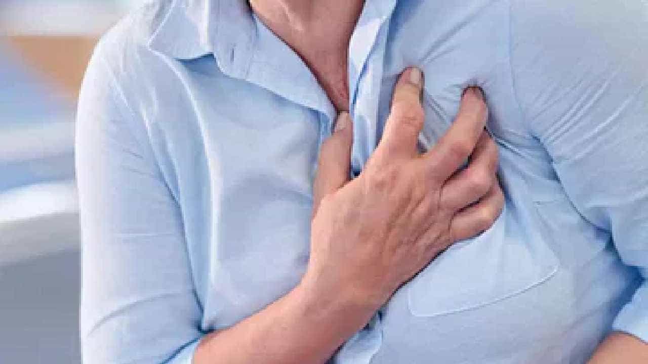 Heart Attack: ಜೀವನಶೈಲಿಯಲ್ಲಿನ ಈ ಸಣ್ಣ ಬದಲಾವಣೆಗಳು ಹೃದಯಾಘಾತದ ಅಪಾಯವನ್ನು ಕಡಿಮೆ ಮಾಡಬಹುದು Heart Attack: ಜೀವನಶೈಲಿಯಲ್ಲಿನ ಈ ಸಣ್ಣ ಬದಲಾವಣೆಗಳು ಹೃದಯಾಘಾತದ ಅಪಾಯವನ್ನು ಕಡಿಮೆ ಮಾಡಬಹುದು