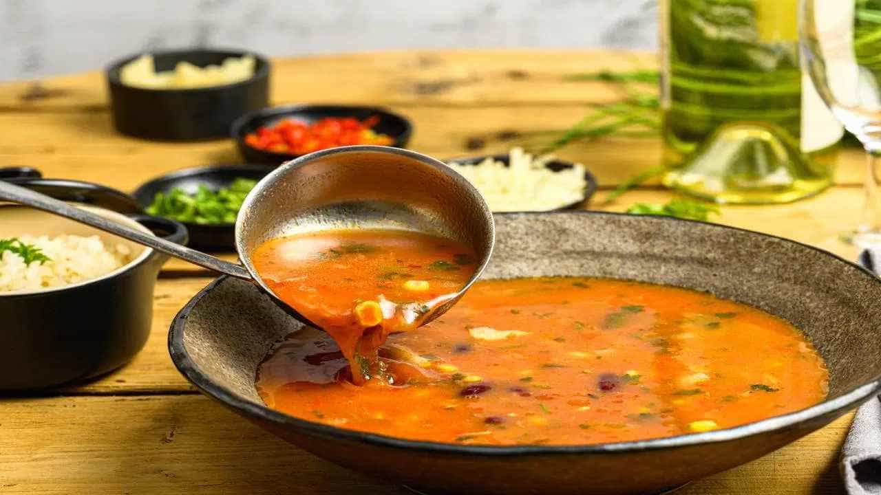 Winter Soups: ಚಳಿಗಾಲದಲ್ಲಿ ದೇಹವನ್ನು ಬೆಚ್ಚಗಿಟ್ಟು, ರೋಗಗಳಿಂದ ನಿಮ್ಮನ್ನು ರಕ್ಷಿಸುವ ಈ ಸೂಪ್ಗಳನ್ನು ಒಮ್ಮೆ ಟ್ರೈ ಮಾಡಿ Winter Soups: ಚಳಿಗಾಲದಲ್ಲಿ ದೇಹವನ್ನು ಬೆಚ್ಚಗಿಟ್ಟು, ರೋಗಗಳಿಂದ ನಿಮ್ಮನ್ನು ರಕ್ಷಿಸುವ ಈ ಸೂಪ್ಗಳನ್ನು ಒಮ್ಮೆ ಟ್ರೈ ಮಾಡಿ