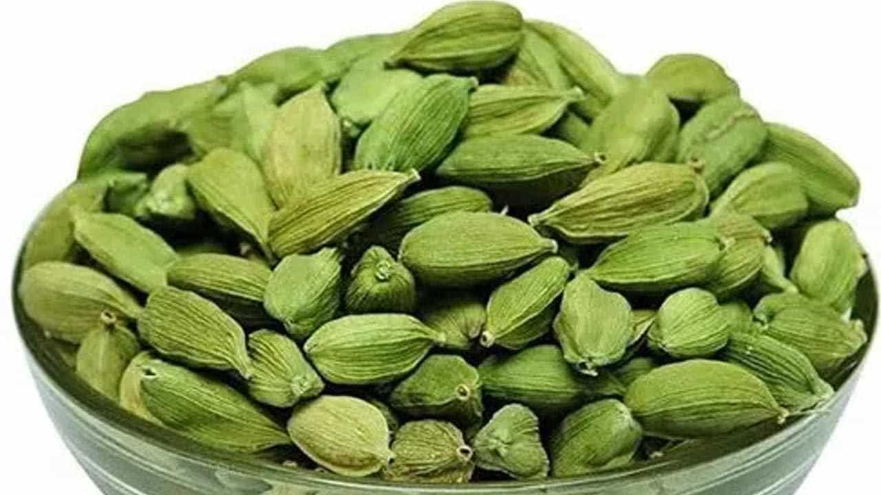 Cardamom Benefits: ಏಲಕ್ಕಿಯು ಅಧಿಕ ರಕ್ತದೊತ್ತಡವನ್ನು ನಿಯಂತ್ರಿಸಲು ಸಹಾಯ ಮಾಡುತ್ತೆ, ಇತರೆ ಪ್ರಯೋಜನಗಳ ತಿಳಿಯಿರಿ Cardamom Benefits: ಏಲಕ್ಕಿಯು ಅಧಿಕ ರಕ್ತದೊತ್ತಡವನ್ನು ನಿಯಂತ್ರಿಸಲು ಸಹಾಯ ಮಾಡುತ್ತೆ, ಇತರೆ ಪ್ರಯೋಜನಗಳ ತಿಳಿಯಿರಿ
