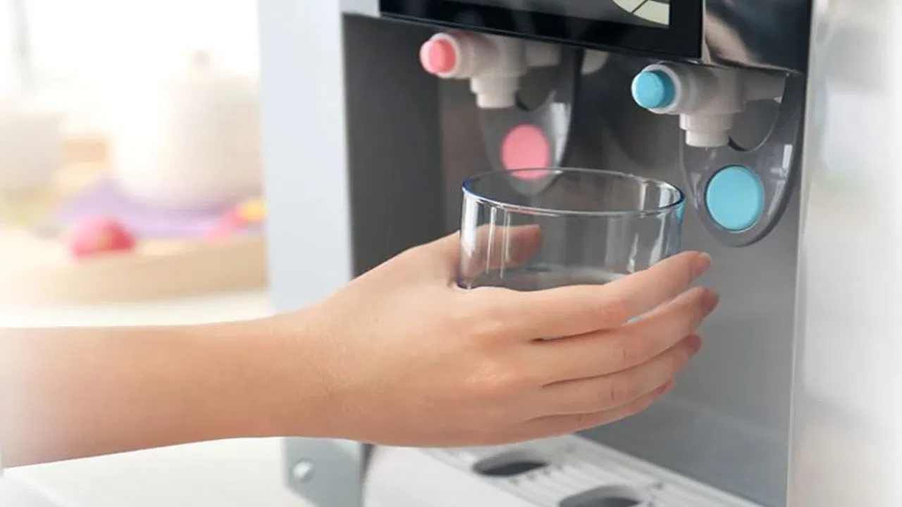 Water Purifiers: ನೀರಿನ ಶುದ್ಧೀಕರಣ ಎಂದರೇನು? ಸಾಧನಗಳನ್ನು ಖರೀದಿಸುವ ಮುನ್ನ ಈ ಮಾಹಿತಿ ತಿಳಿದಿರಲಿ Water Purifiers: ನೀರಿನ ಶುದ್ಧೀಕರಣ ಎಂದರೇನು? ಸಾಧನಗಳನ್ನು ಖರೀದಿಸುವ ಮುನ್ನ ಈ ಮಾಹಿತಿ ತಿಳಿದಿರಲಿ