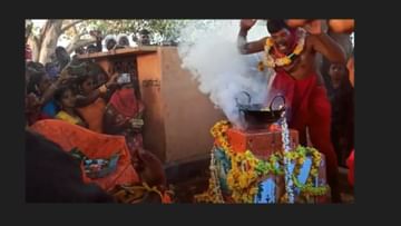 chamarajanagara: ಕುದಿಯುವ ಎಣ್ಣೆಯಿಂದ ಬರಿಗೈಲಿ ಕಜ್ಜಾಯ ತೆಗೆದ ಅರ್ಚಕ