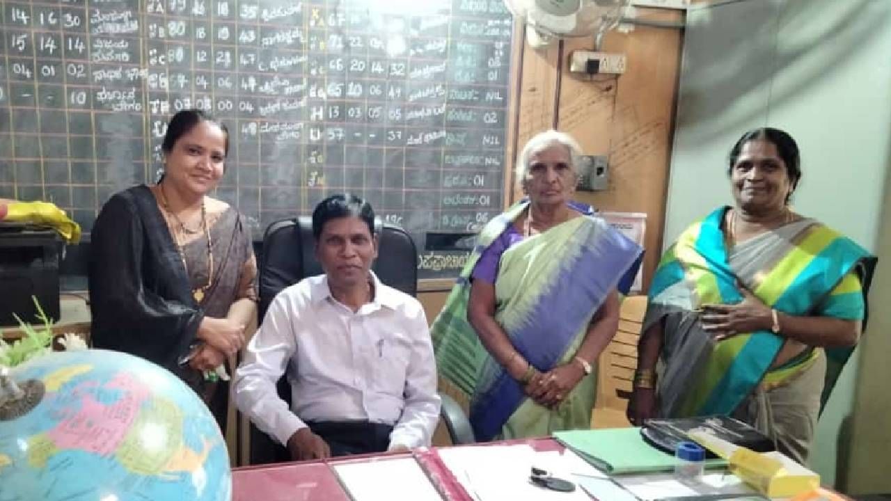 ಬಳ್ಳಾರಿ: ಮುಖ್ಯ ಶಿಕ್ಷಕಿ ಕರ್ತವ್ಯ ವಹಿಸಿಕೊಳ್ಳುವಾಗ ಬೈಬಲ್ ಬೋಧನೆ ಮಾಡಿದ ಪಾಸ್ಟರ್, ನೊಟೀಸ್ ನೀಡಿದ ಡಿಡಿಪಿಐ ಬಳ್ಳಾರಿ: ಮುಖ್ಯ ಶಿಕ್ಷಕಿ ಕರ್ತವ್ಯ ವಹಿಸಿಕೊಳ್ಳುವಾಗ ಬೈಬಲ್ ಬೋಧನೆ ಮಾಡಿದ ಪಾಸ್ಟರ್, ನೊಟೀಸ್ ನೀಡಿದ ಡಿಡಿಪಿಐ