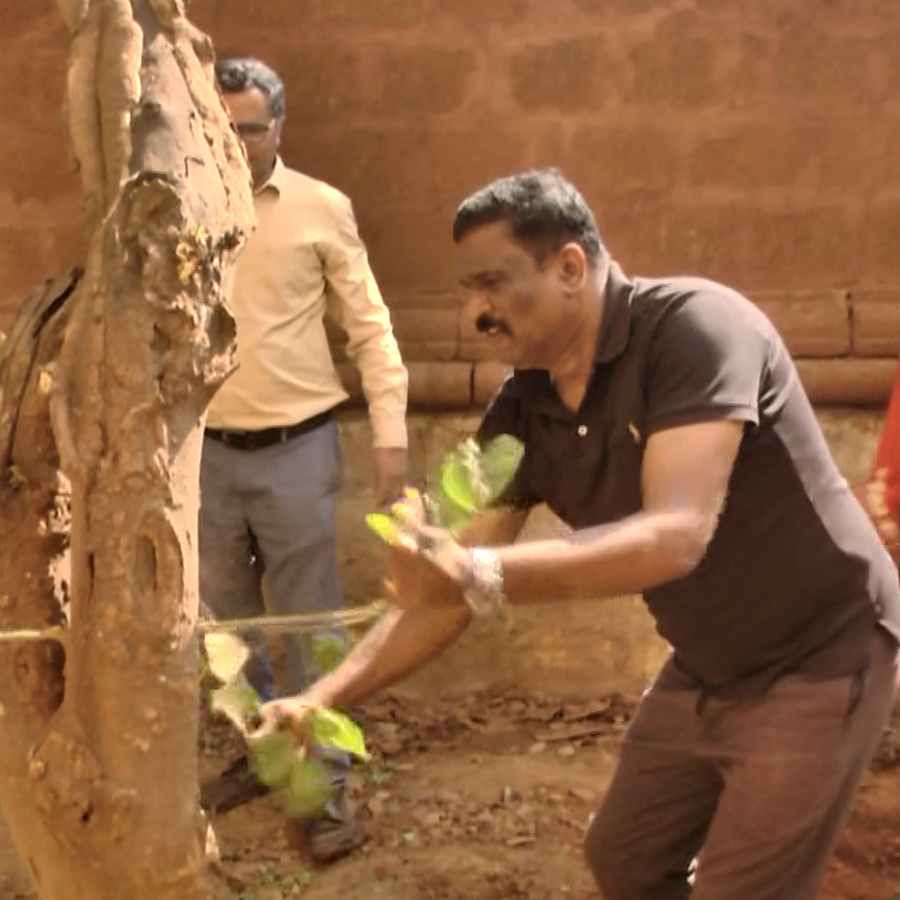 Kolar SP who is also an alumnus of the same college where the college was cleaned kolar news in kannada
