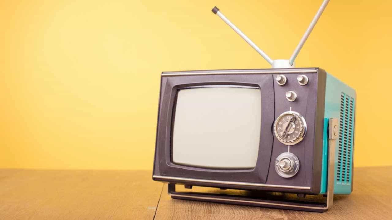 World Television Day 2022: ವ್ಯಕ್ತಿಯ ಜೀವನದಲ್ಲಿ ನಿರ್ಣಾಯಕ ಪಾತ್ರ ವಹಿಸುವ ದೂರದರ್ಶನಕ್ಕೂ ಒಂದು ದಿನ; ಅದರ ಇತಿಹಾಸ, ಮಹತ್ವ ಇಲ್ಲಿದೆ World Television Day 2022: ವ್ಯಕ್ತಿಯ ಜೀವನದಲ್ಲಿ ನಿರ್ಣಾಯಕ ಪಾತ್ರ ವಹಿಸುವ ದೂರದರ್ಶನಕ್ಕೂ ಒಂದು ದಿನ; ಅದರ ಇತಿಹಾಸ, ಮಹತ್ವ ಇಲ್ಲಿದೆ