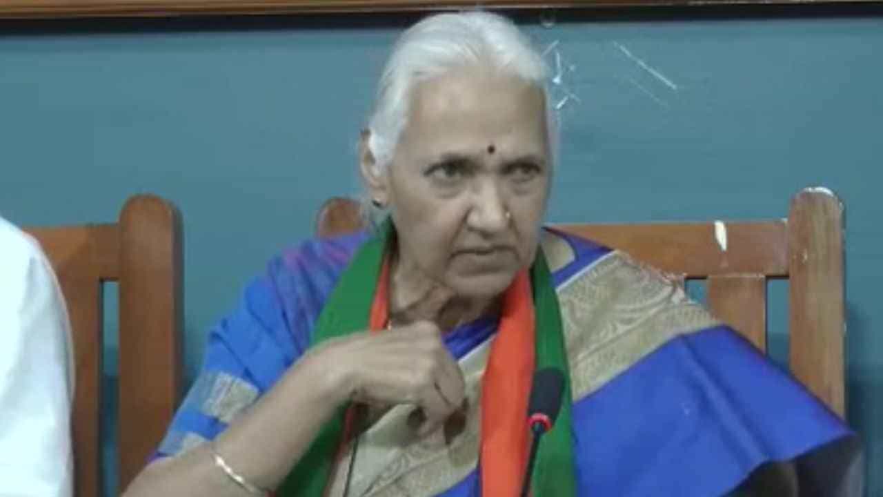 ದೇವಸ್ಥಾನಗಳಲ್ಲಿ ನೀಡುವ ತೀರ್ಥವನ್ನು ಕುಡಿಯಬಾರದು, ಅವೆಲ್ಲ ಅವೈಜ್ಞಾನಿಕ: ಮಾಜಿ ಸಚಿವೆ ಬಿ ಟಿ ಲಲಿತಾ ನಾಯಕ್ ವಿವಾದಾತ್ಮಕ ಹೇಳಿಕೆ ದೇವಸ್ಥಾನಗಳಲ್ಲಿ ನೀಡುವ ತೀರ್ಥವನ್ನು ಕುಡಿಯಬಾರದು, ಅವೆಲ್ಲ ಅವೈಜ್ಞಾನಿಕ: ಮಾಜಿ ಸಚಿವೆ ಬಿ ಟಿ ಲಲಿತಾ ನಾಯಕ್ ವಿವಾದಾತ್ಮಕ ಹೇಳಿಕೆ