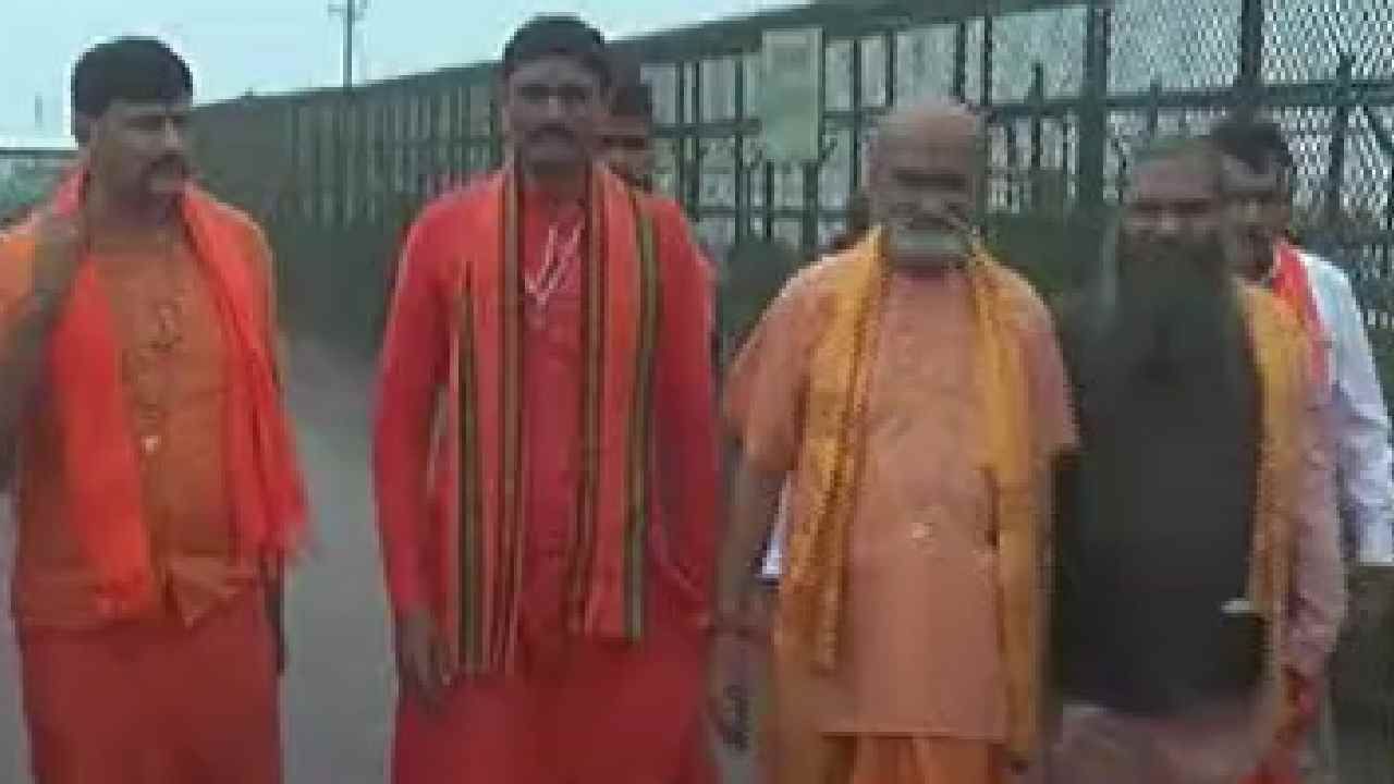 ನಾಳೆ (ನ. 13) ಶ್ರೀರಾಮಸೇನೆಯಿಂದ ದತ್ತಮಾಲಾ ಅಭಿಯಾನ: ಬಿಗಿ ಪೊಲೀಸ್ ಬಂದೋಬಸ್ತ್, ಪ್ರವಾಸಿಗರಿಗೆ ಪ್ರವೇಶ ನಿರ್ಬಂಧ ನಾಳೆ (ನ. 13) ಶ್ರೀರಾಮಸೇನೆಯಿಂದ ದತ್ತಮಾಲಾ ಅಭಿಯಾನ: ಬಿಗಿ ಪೊಲೀಸ್ ಬಂದೋಬಸ್ತ್, ಪ್ರವಾಸಿಗರಿಗೆ ಪ್ರವೇಶ ನಿರ್ಬಂಧ