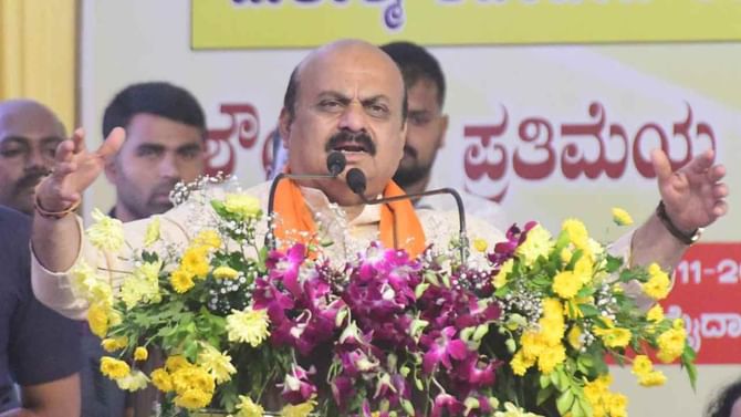 ಚಳ್ಳಕೆರೆ ಕ್ಷೇತ್ರದಲ್ಲಿ ಅಭಿವೃದ್ಧಿ ಕುಂಠಿತವಾಗಿದೆ, ಈ ಕ್ಷೇತ್ರದ ಸಮಗ್ರ ಅಭಿವೃದ್ಧಿಯ ಹೊಣೆಯನ್ನು ನಾನೇ ಹೊರುತ್ತೇನೆ: ಸಿಎಂ ಬೊಮ್ಮಾಯಿ ಚಳ್ಳಕೆರೆ ಕ್ಷೇತ್ರದಲ್ಲಿ ಅಭಿವೃದ್ಧಿ ಕುಂಠಿತವಾಗಿದೆ, ಈ ಕ್ಷೇತ್ರದ ಸಮಗ್ರ ಅಭಿವೃದ್ಧಿಯ ಹೊಣೆಯನ್ನು ನಾನೇ ಹೊರುತ್ತೇನೆ: ಸಿಎಂ ಬೊಮ್ಮಾಯಿ