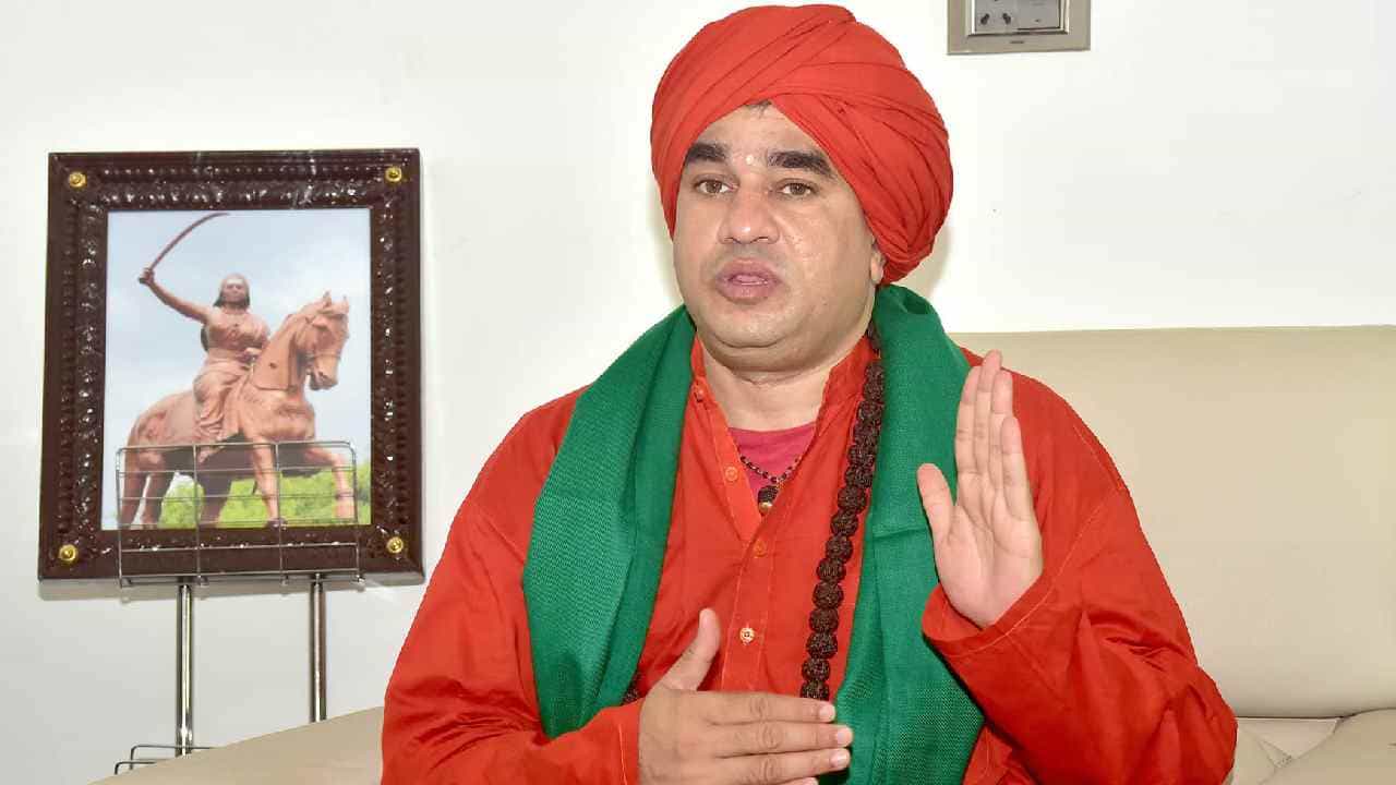 ಈರಣ್ಣ ಕಡಾಡಿ ಕಾರಿನ ಮೇಲೆ ದಾಳಿ ಪ್ರಕರಣವನ್ನು ಪಂಚಮಸಾಲಿ ಮೀಸಲಾತಿ ಸಮಾವೇಶದಲ್ಲಿ ಪ್ರಸ್ತಾಪಿಸಿ ಖಂಡಿಸಿದ ಸ್ವಾಮೀಜಿ ಈರಣ್ಣ ಕಡಾಡಿ ಕಾರಿನ ಮೇಲೆ ದಾಳಿ ಪ್ರಕರಣವನ್ನು ಪಂಚಮಸಾಲಿ ಮೀಸಲಾತಿ ಸಮಾವೇಶದಲ್ಲಿ ಪ್ರಸ್ತಾಪಿಸಿ ಖಂಡಿಸಿದ ಸ್ವಾಮೀಜಿ
