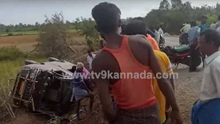ಹಿರಿಯೂರು ಬಳಿ ಆಟೋ ರಿಕ್ಷಾ ಪಲ್ಟಿ, 10 ಜನರಿಗೆ ಗಾಯ, ಶಾಸಕಿ ಪೂರ್ಣಿಮಾ ಶ್ರೀನಿವಾಸ್ ಆಸ್ಪತ್ರೆಗೆ ಭೇಟಿ ಹಿರಿಯೂರು ಬಳಿ ಆಟೋ ರಿಕ್ಷಾ ಪಲ್ಟಿ, 10 ಜನರಿಗೆ ಗಾಯ, ಶಾಸಕಿ ಪೂರ್ಣಿಮಾ ಶ್ರೀನಿವಾಸ್ ಆಸ್ಪತ್ರೆಗೆ ಭೇಟಿ