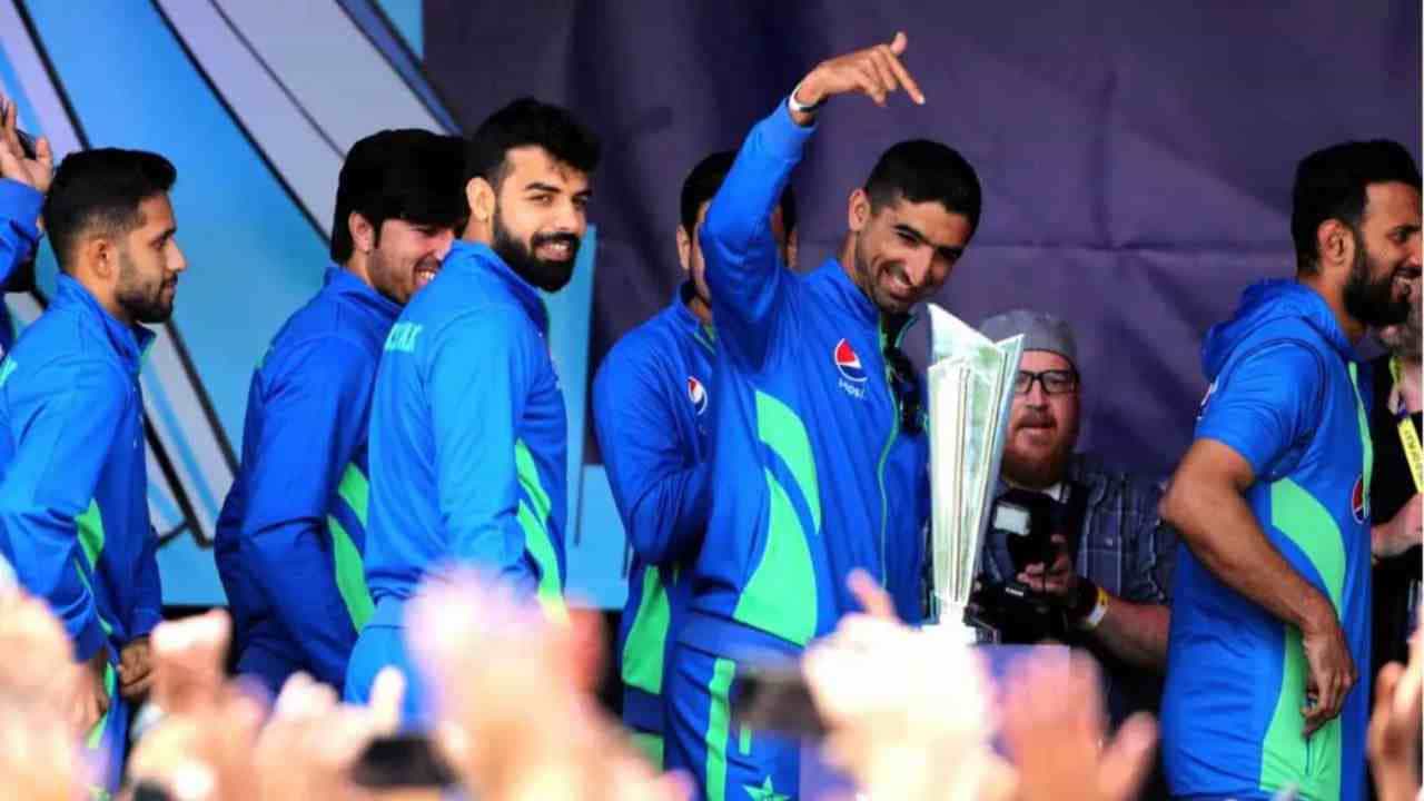 PAK vs ENG: ಟಾಸ್ ಗೆದ್ದ ಇಂಗ್ಲೆಂಡ್; 1992ರ ವಿಶ್ವಕಪ್ನಂತೆ ಪಾಕಿಸ್ತಾನ ಮೊದಲು ಬ್ಯಾಟಿಂಗ್; ಉಭಯ ತಂಡಗಳು ಹೀಗಿವೆ PAK vs ENG: ಟಾಸ್ ಗೆದ್ದ ಇಂಗ್ಲೆಂಡ್; 1992ರ ವಿಶ್ವಕಪ್ನಂತೆ ಪಾಕಿಸ್ತಾನ ಮೊದಲು ಬ್ಯಾಟಿಂಗ್; ಉಭಯ ತಂಡಗಳು ಹೀಗಿವೆ