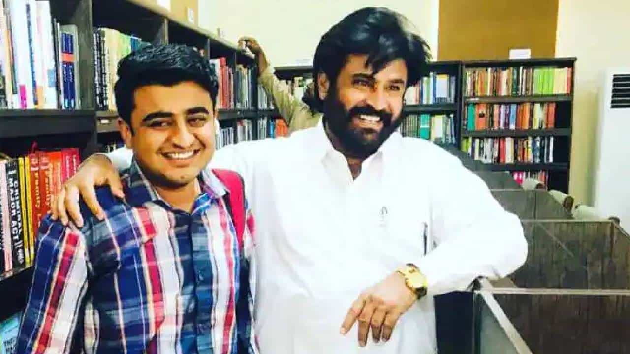 Viral Video: ಸಕ್ಕತ್ತ್ ಆಗಿ ವೈರಲ್ ಆಗ್ತಾ ಇದೆ ತಲೈವಾ ಅವರನ್ನು ಹೋಲುವ ವ್ಯಕ್ತಿಯ ವಿಡಿಯೋ Viral Video: ಸಕ್ಕತ್ತ್ ಆಗಿ ವೈರಲ್ ಆಗ್ತಾ ಇದೆ ತಲೈವಾ ಅವರನ್ನು ಹೋಲುವ ವ್ಯಕ್ತಿಯ ವಿಡಿಯೋ