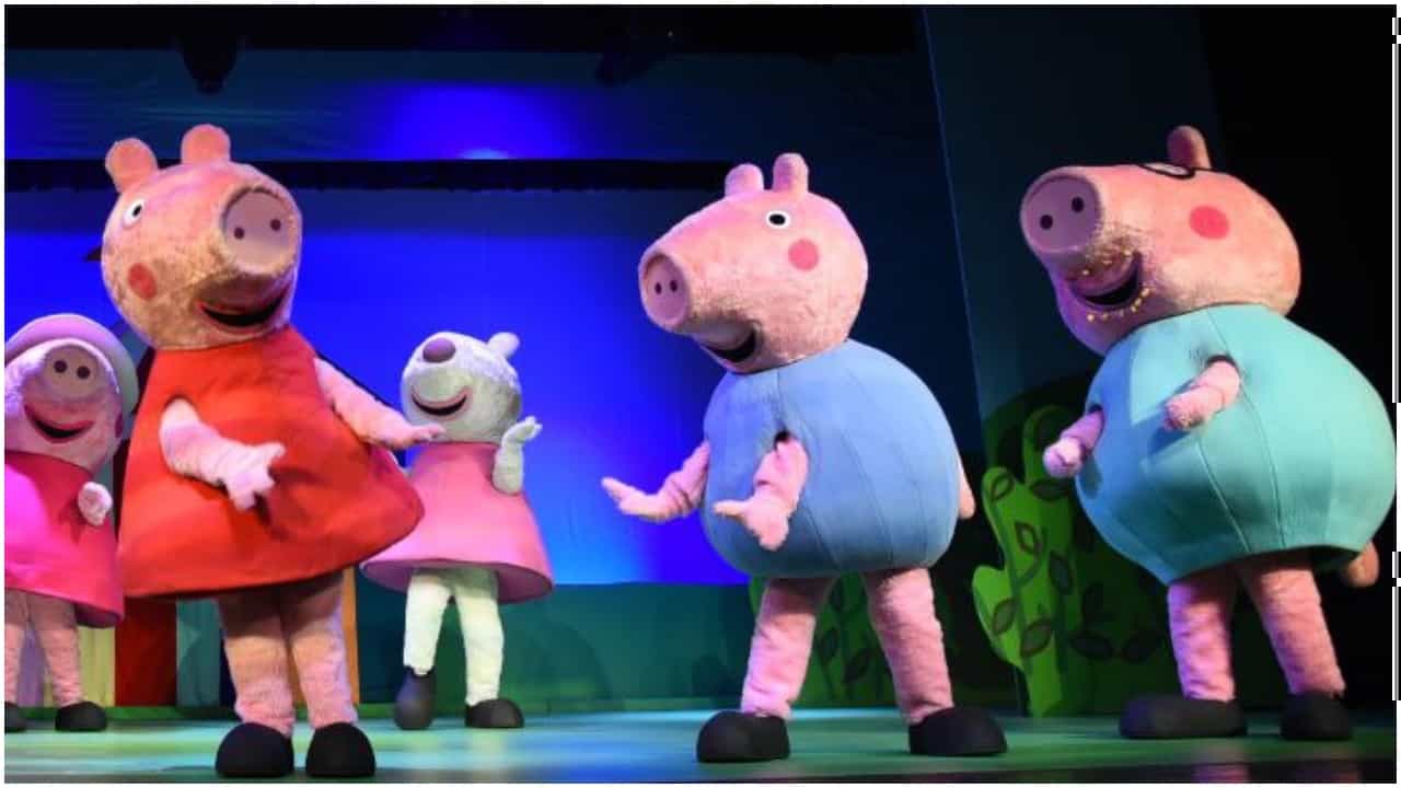 Peppa Pig: ಹಾಸ್ಯದ ಜೊತೆ ನೀತಿ ಪಾಠ ಹೇಳಿದ ‘ಪೆಪ್ಪಾ ಪಿಗ್ ಮ್ಯೂಸಿಕಲ್ ಶೋ’; ಎಂಜಾಯ್ ಮಾಡಿದ ಮಕ್ಕಳು Peppa Pig: ಹಾಸ್ಯದ ಜೊತೆ ನೀತಿ ಪಾಠ ಹೇಳಿದ ‘ಪೆಪ್ಪಾ ಪಿಗ್ ಮ್ಯೂಸಿಕಲ್ ಶೋ’; ಎಂಜಾಯ್ ಮಾಡಿದ ಮಕ್ಕಳು