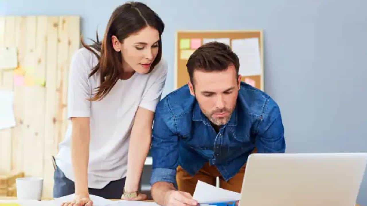 Relationships Tips: ನಿಮ್ಮ ವೃತಿ ಜೀವನದೊಂದಿಗೆ ವೈಯಕ್ತಿಕ ಜೀವನವನ್ನು ಸಮತೋಲನಗೊಳಿಸುವುದು ಹೇಗೆ? Relationships Tips: ನಿಮ್ಮ ವೃತಿ ಜೀವನದೊಂದಿಗೆ ವೈಯಕ್ತಿಕ ಜೀವನವನ್ನು ಸಮತೋಲನಗೊಳಿಸುವುದು ಹೇಗೆ?