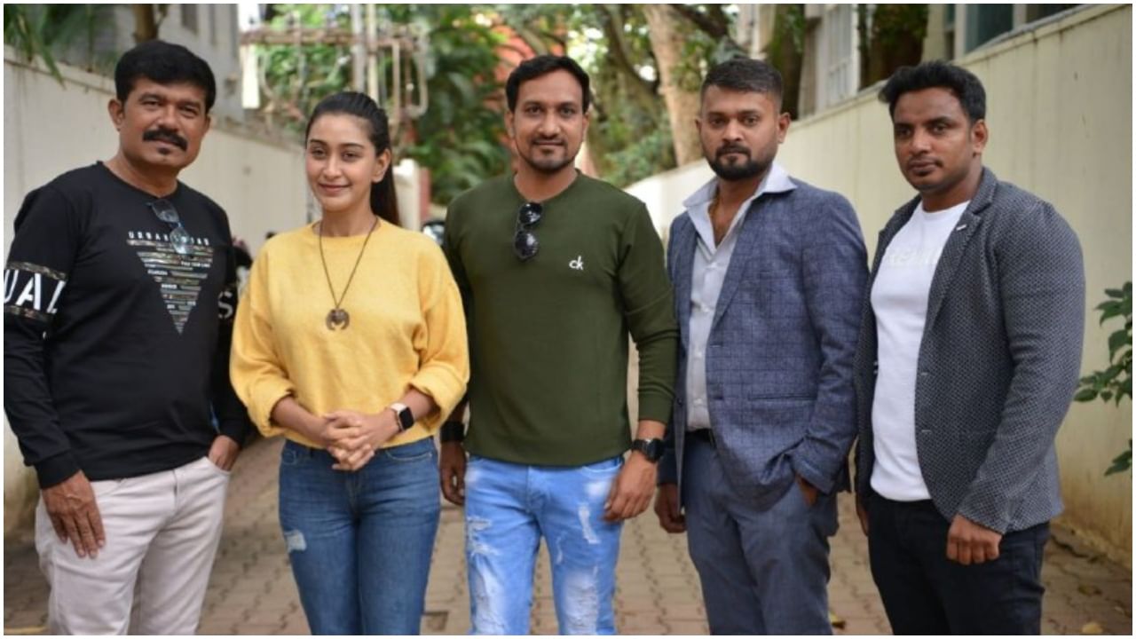 ಮನ್ವಿತ್-ಶ್ರಾವ್ಯಾ ಹೊಸ ಸಿನಿಮಾ ‘ಸಂಜು’; ಇದಕ್ಕೆ ನಟ-ಪತ್ರಕರ್ತ ಯತಿರಾಜ್ ಸಾರಥ್ಯ ಮನ್ವಿತ್-ಶ್ರಾವ್ಯಾ ಹೊಸ ಸಿನಿಮಾ ‘ಸಂಜು’; ಇದಕ್ಕೆ ನಟ-ಪತ್ರಕರ್ತ ಯತಿರಾಜ್ ಸಾರಥ್ಯ