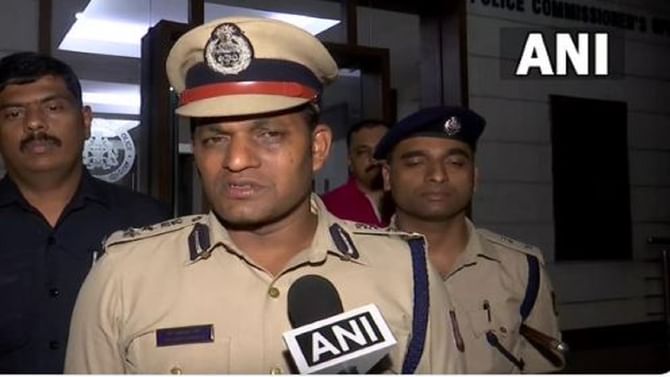 ಆಟೋದಲ್ಲಿ ನಿಗೂಢ ಸ್ಫೋಟ: ಗಾಯಗೊಂಡಿದ್ದ ಪ್ರಯಾಣಿಕನ ಸ್ಥಿತಿ ಗಂಭೀರ: ಪೊಲೀಸ್ ಆಯುಕ್ತ ಶಶಿಕುಮಾರ್ ಆಟೋದಲ್ಲಿ ನಿಗೂಢ ಸ್ಫೋಟ: ಗಾಯಗೊಂಡಿದ್ದ ಪ್ರಯಾಣಿಕನ ಸ್ಥಿತಿ ಗಂಭೀರ: ಪೊಲೀಸ್ ಆಯುಕ್ತ ಶಶಿಕುಮಾರ್
